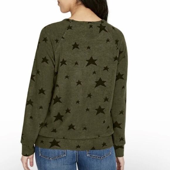 NWT Buffalo David Bitton Long Sleeve Crewneck Green Star Top Size Medium - Picture 2 of 6